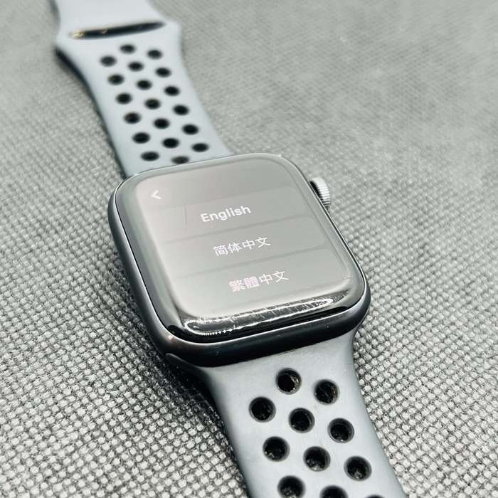 Apple Watch Series SE 1st Gen Nike 44mm GPS Only Space Gray