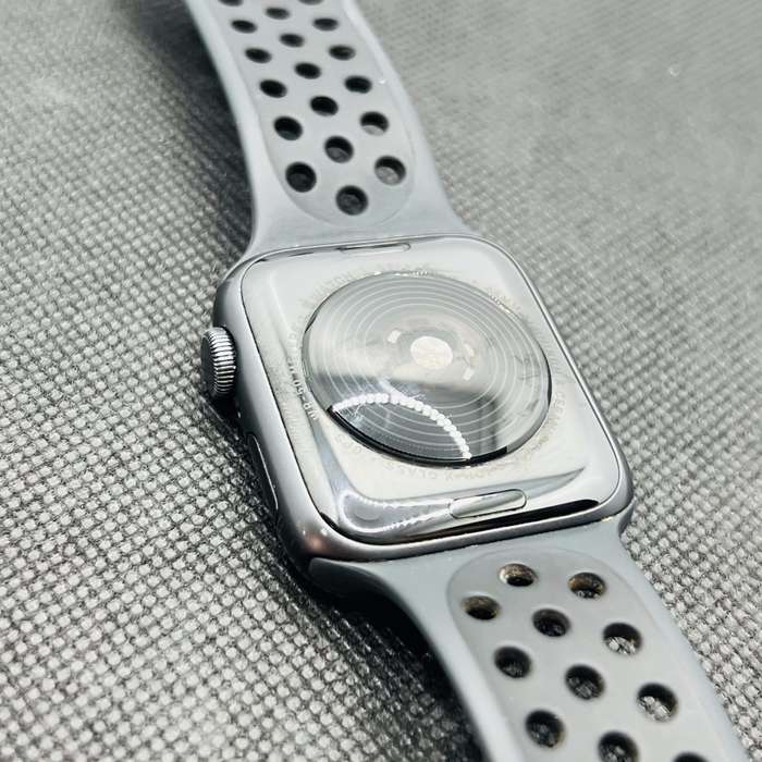 Apple Watch Series SE 1st Gen Nike 44mm GPS Only Space Gray
