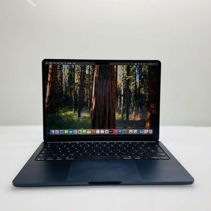 Apple MacBook Air 13-Inch M4 10 CPU/ 8 GPU (2025) 24GB RAM 512GB SSD Midnight (12 Month War...