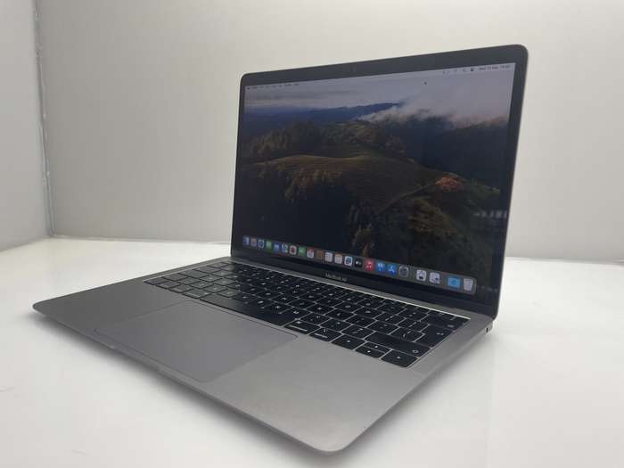 Apple MacBook Air 13-Inch Core i5 1.60GHz (Late 2018) 8GB RAM 256GB SSD Grey/Silver (6 Mont...