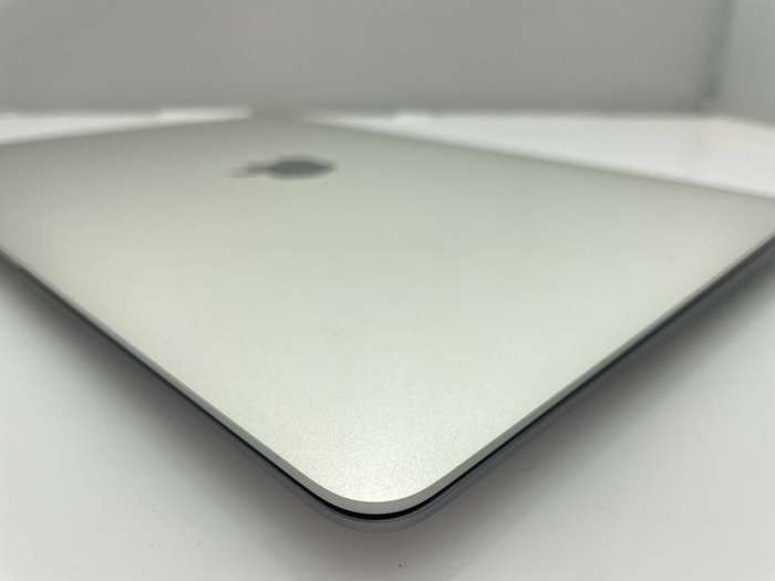 Apple MacBook Air 13-Inch Core i5 1.60GHz (Late 2018) 8GB RAM 256GB SSD Grey/Silver (6 Mont...