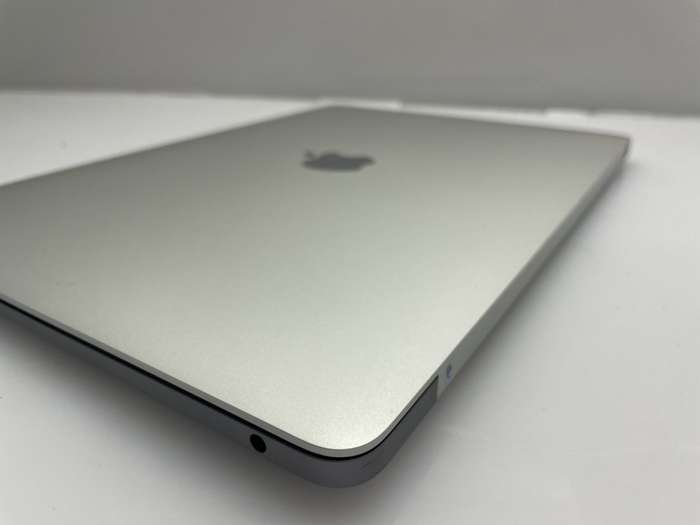 Apple MacBook Air 13-Inch Core i5 1.60GHz (Late 2018) 8GB RAM 256GB SSD Grey/Silver (6 Mont...