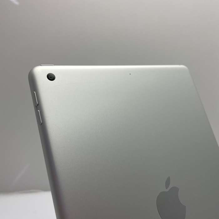 Apple iPad 10.2" 9th Gen 256GB (Wi-Fi Only) Silver - No Touch ID | Bright Spot