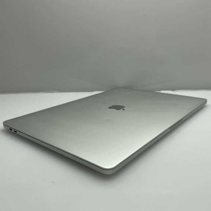 Apple Macbook Pro "Core i7" 15-inch 2.2GHz (Touch/2018) 16GB RAM 512GB SSD Silver (12 Month Warra...