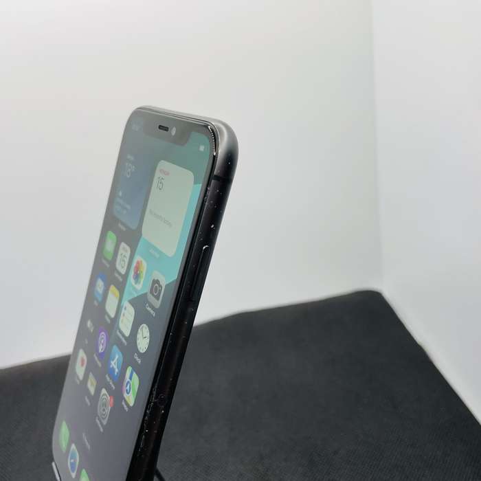Apple iPhone 11 64GB Black (6 Month Warranty)