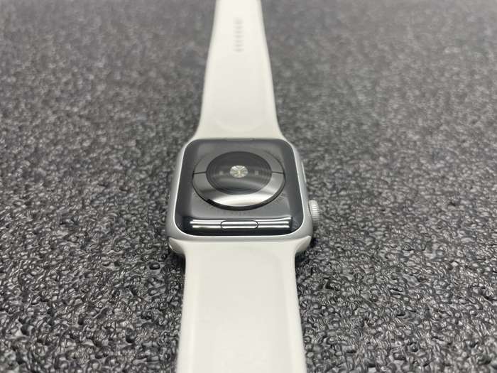 Apple Watch Series 5 40mm GPS Only Aluminium Silver (3 Month Warranty)  With White Straps