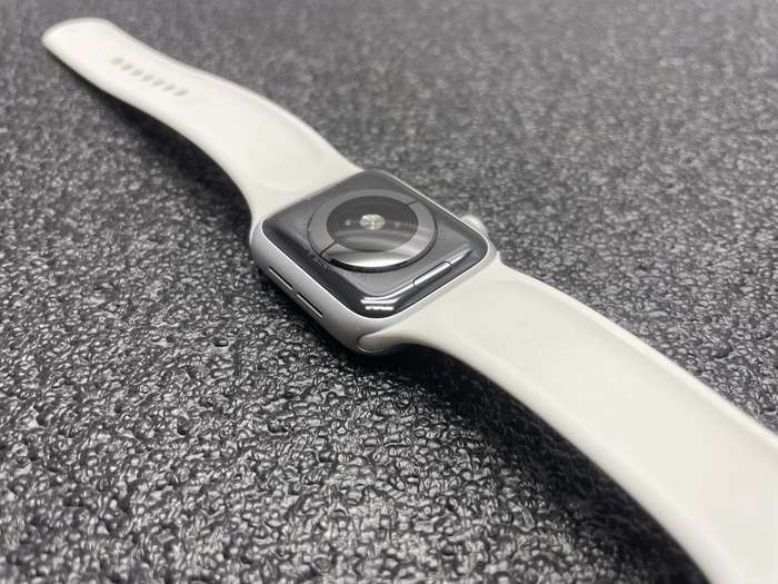 Apple Watch Series 5 40mm GPS Only Aluminium Silver (3 Month Warranty)  With White Straps