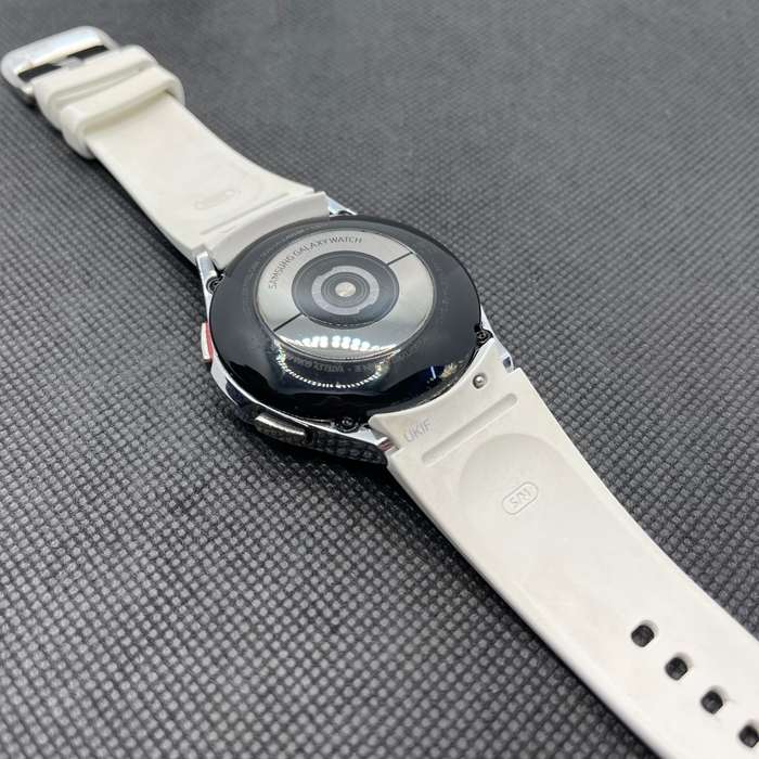 Samsung Galaxy Watch 4 Classic LTE Silver  With White Straps