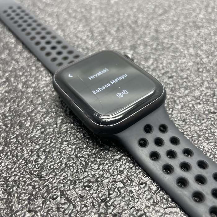 Apple Watch Series 5 44mm GPS Only Aluminum Space Grey - With Black Nike Straps - Cracked Screen