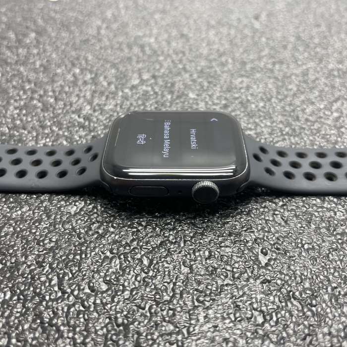 Apple Watch Series 5 44mm GPS Only Aluminum Space Grey - With Black Nike Straps - Cracked Screen