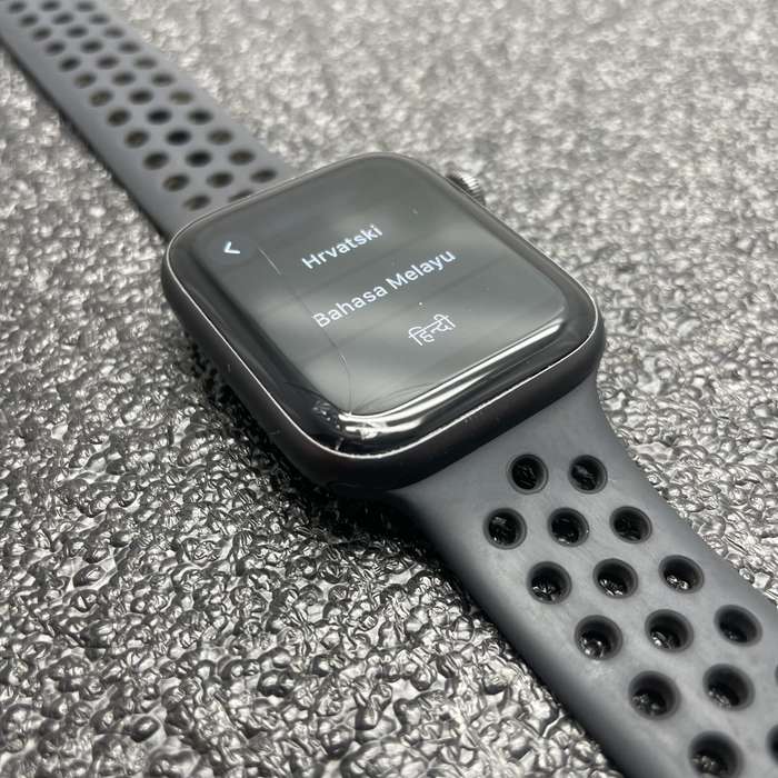 Apple Watch Series 5 44mm GPS Only Aluminum Space Grey - With Black Nike Straps - Cracked Screen