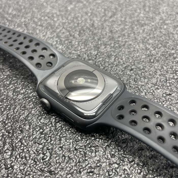 Apple Watch Series 5 44mm GPS Only Aluminum Space Grey - With Black Nike Straps - Cracked Screen
