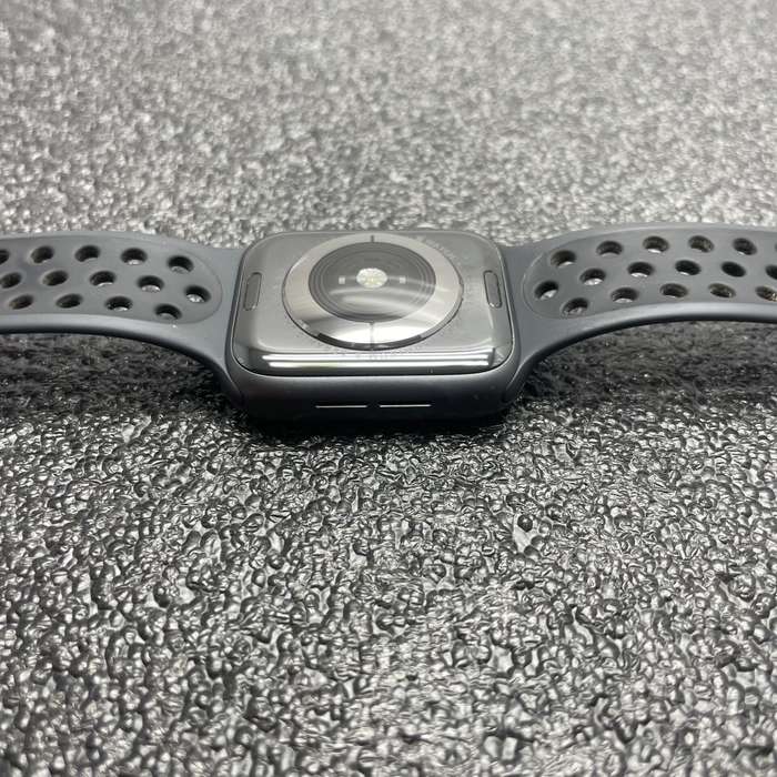 Apple Watch Series 5 44mm GPS Only Aluminum Space Grey - With Black Nike Straps - Cracked Screen