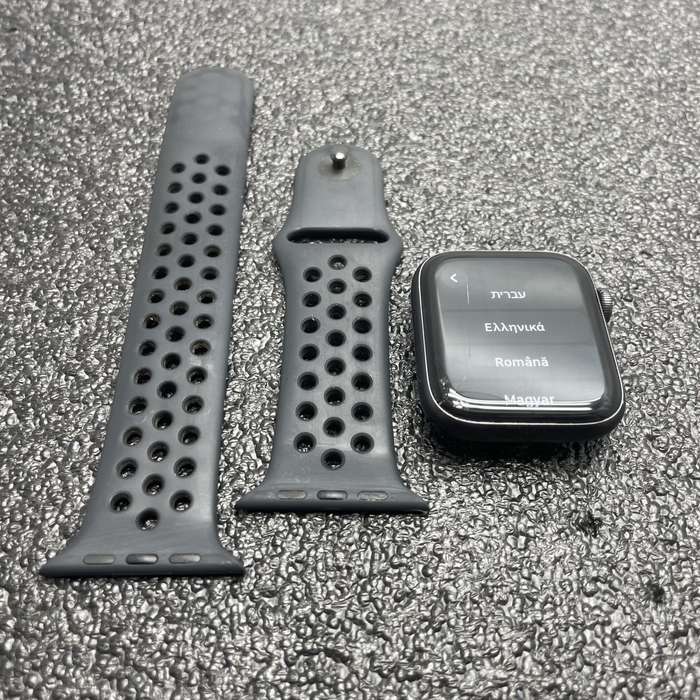 Apple Watch Series 5 44mm GPS Only Aluminum Space Grey - With Black Nike Straps - Cracked Screen