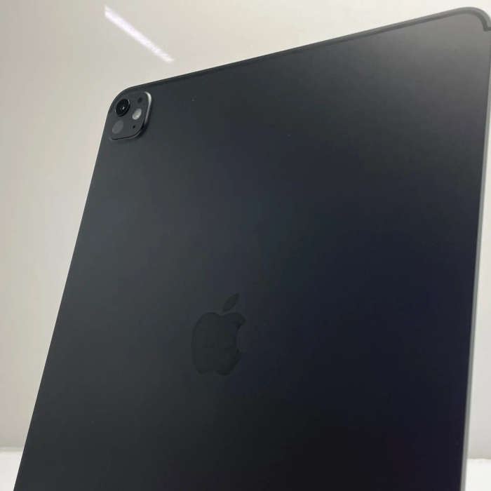 Apple iPad Pro 13" (2024) Wifi Only 256GB Space Black (12 Month Warranty) - Mint Condition
