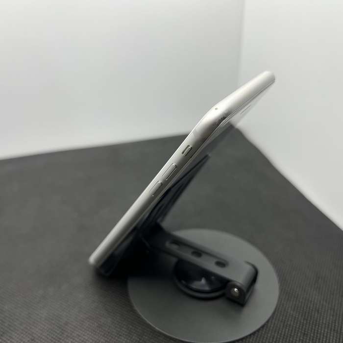 Apple iPhone 8 256GB Silver - Minor Bright Spots