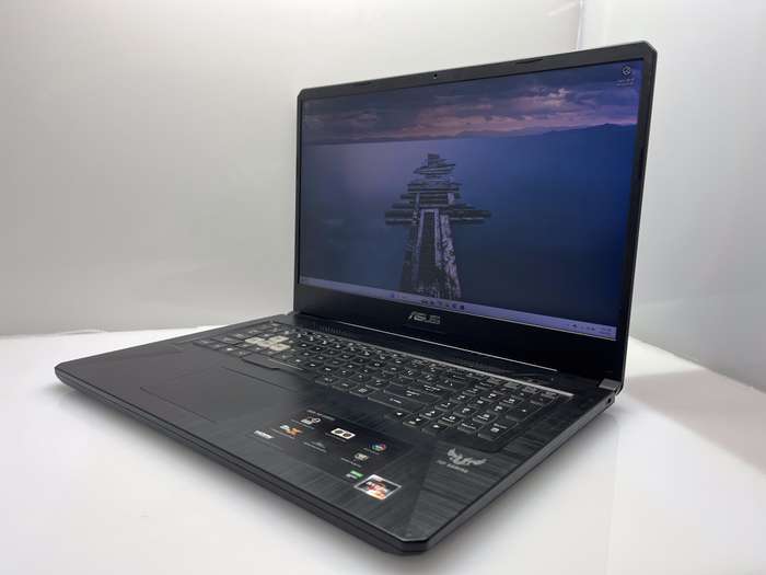 Asus FX705D Ryzen 7 2.30GHz 32GB RAM 256GB SSD Black - Minor Bright Spots And GPU Doesn't Work