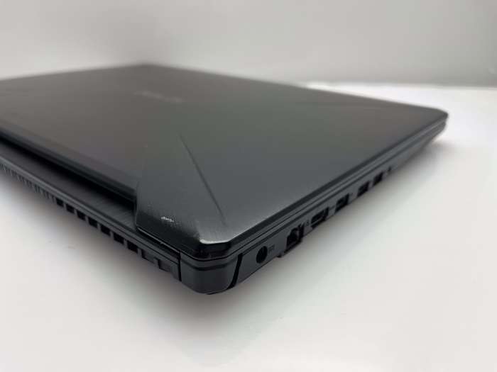 Asus FX705D Ryzen 7 2.30GHz 32GB RAM 256GB SSD Black - Minor Bright Spots And GPU Doesn't Work