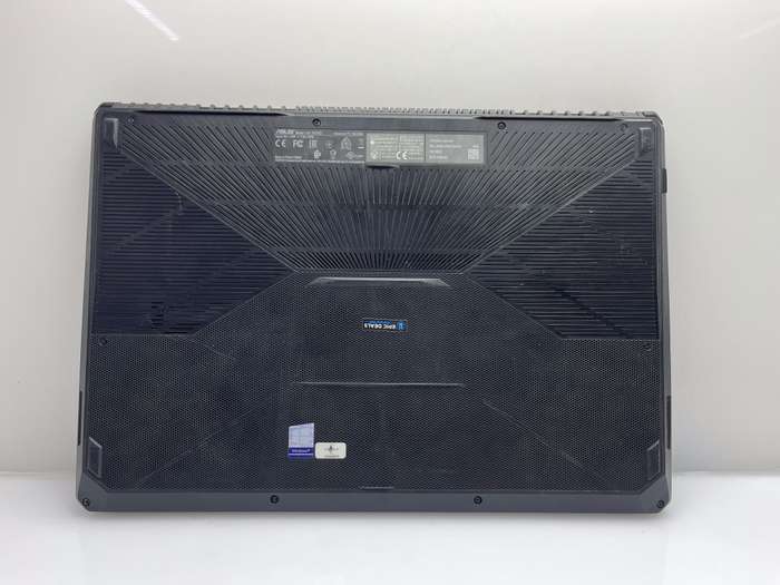 Asus FX705D Ryzen 7 2.30GHz 32GB RAM 256GB SSD Black - Minor Bright Spots And GPU Doesn't Work