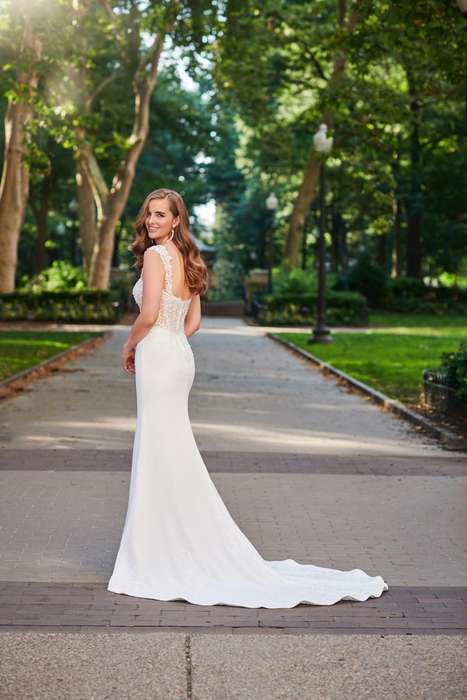 (Rental) Milo mermaid lace detail bodice wedding dress.