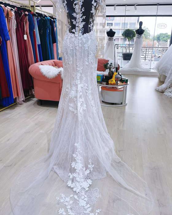 (RENTAL)VERONICA, long sleeve three D lace detail mermaid wedding dress