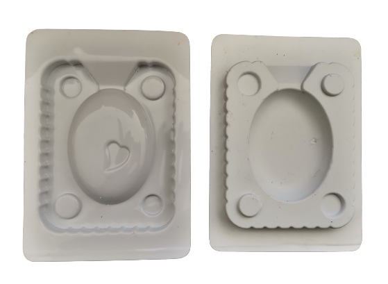 FWS303 3-D Oval Heart Mould - 140g - PVC