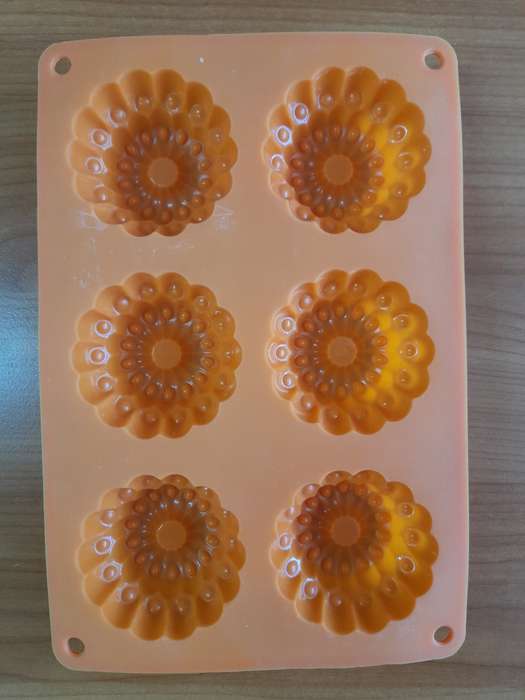 6 Cavity Orange Florals Silicone Mould