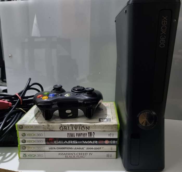 Xbox360 Slim, 250GB,Combo with 2 Games
