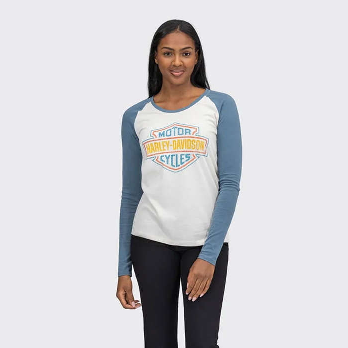 Women's Scoop Neck Raglan Sleeve Baseball Hem Tee - M
