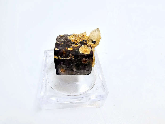 Okorusu Fluorite V (5.6g) Sand Inclusions