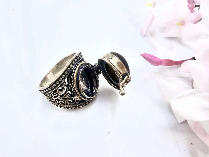 Oval Tigers Eye Poison Ring (Opens)