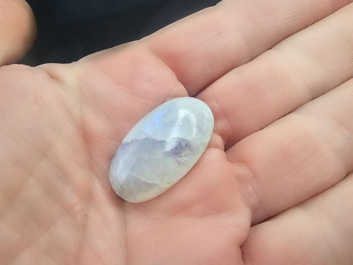 Rainbow Moonstone Cabochon A (4.2g)