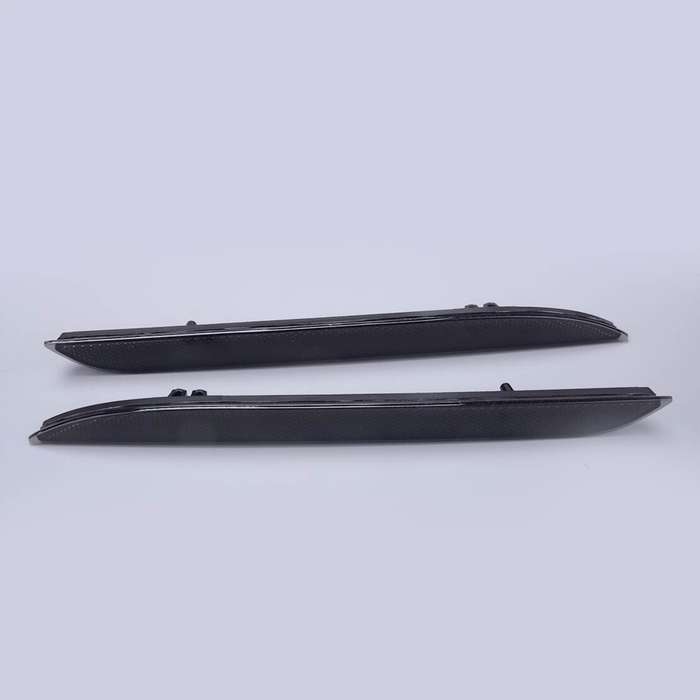 1pcs Black Rear Bumper Reflector Lens Diffuser Fit For Ford Mustang 2015-2017