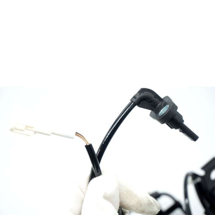 Front Left ABS Sensor Wheel Speed Sensor For Toyota Fortuner Hilux 2015 Up