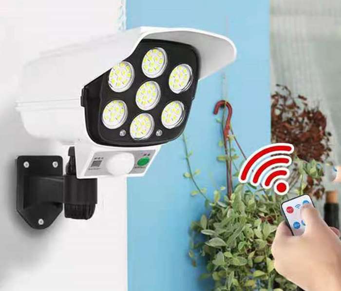 Outdoor solar lights with wireless remote control