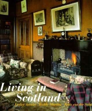 Living in Scotland (Thames & Hudson)