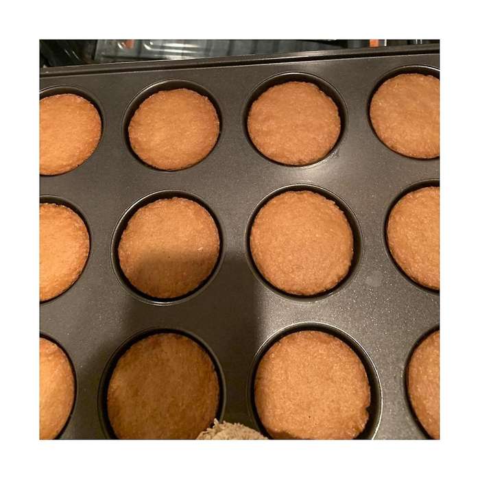12 Holes Non-stick Round Cupcake Mold Pan Muffin Tray Carbon Steel Baking Pan Pudding Bakeware Bisc