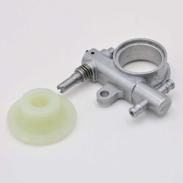 1Set 2500/3800 Chainsaw Spare Parts Chainsaw Oil Pump with Drive Gear Fit for Chain Saw 25CC/38CC