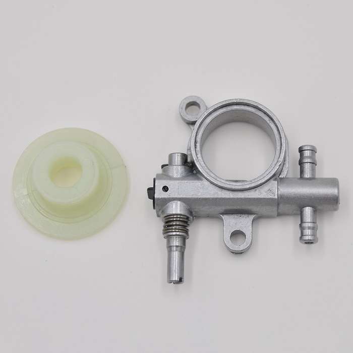 1Set 2500/3800 Chainsaw Spare Parts Chainsaw Oil Pump with Drive Gear Fit for Chain Saw 25CC/38CC