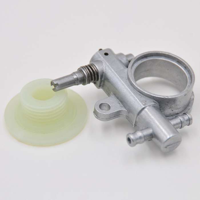 1Set 2500/3800 Chainsaw Spare Parts Chainsaw Oil Pump with Drive Gear Fit for Chain Saw 25CC/38CC