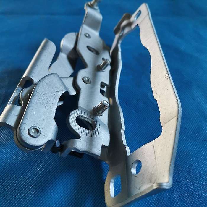 2048800728 Right Left Hood Hinge Support for W204 C250 C300 C350 C63