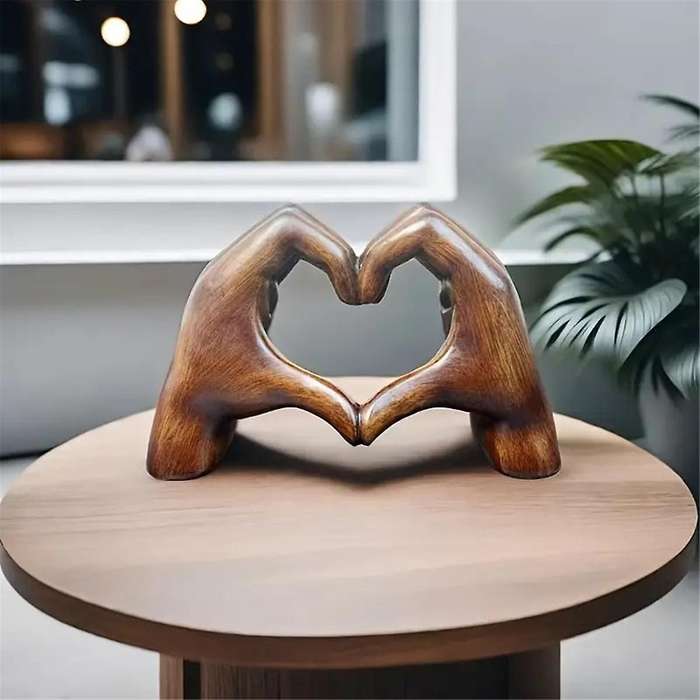 Heart Gesture Sculpture Hand Gesture Statue Resin Heart Sculpture Ornament Lovers Dinning Table Deco