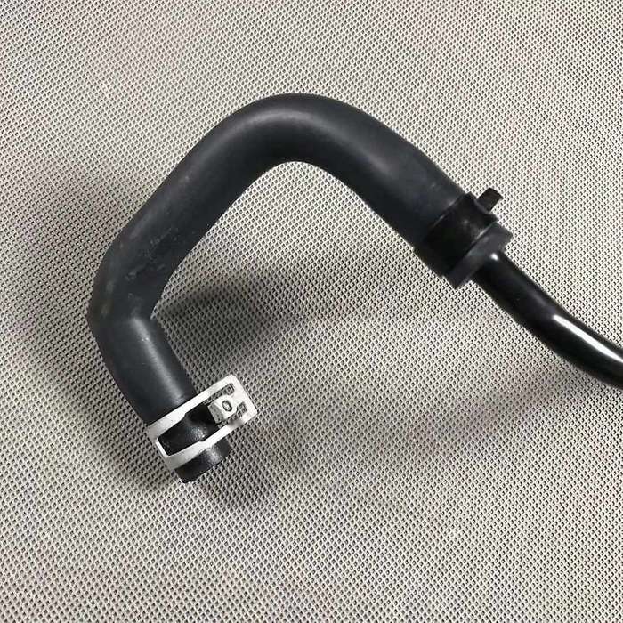 Radiator Water Tank Backwater Hose Cn118c012aa for Ford Fiesta