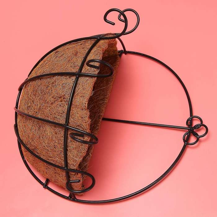 Metal Hanging Planter Basket with Liner Wall Mount Wire Plant Holder for Indoor Outdoor Garden Porc
