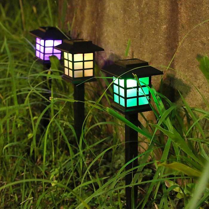 4 Pack Solar Powered Led Light for Yard/landscape/patio/lawn/walkway