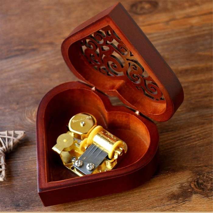 C-heart Shape Vintage Wood Carved Mechanism Musical Box Wind Up Music Box, Christmas/birthday/valent