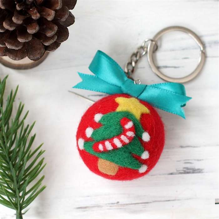 Christmas Keychain Needle Felting Kits for Beginner,Needle Felting Kit,Felt Needles,Foam Pad,Felt Cl