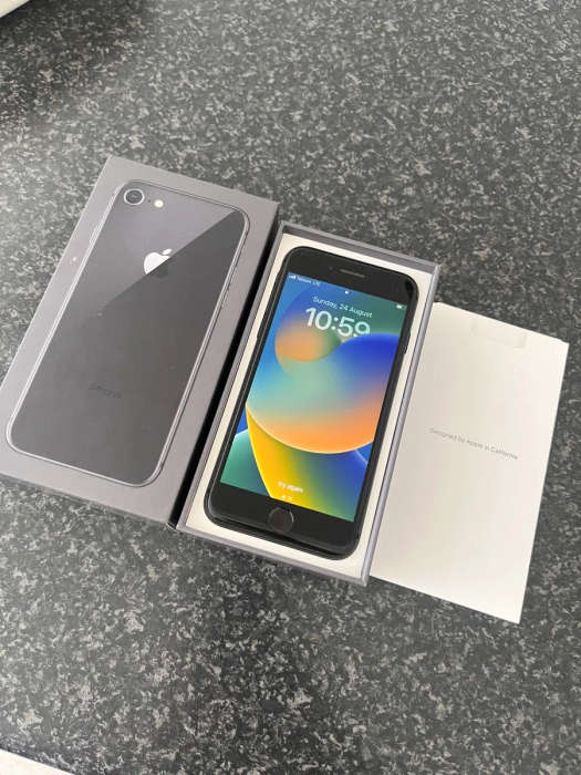 iPhone 8 good condition with box