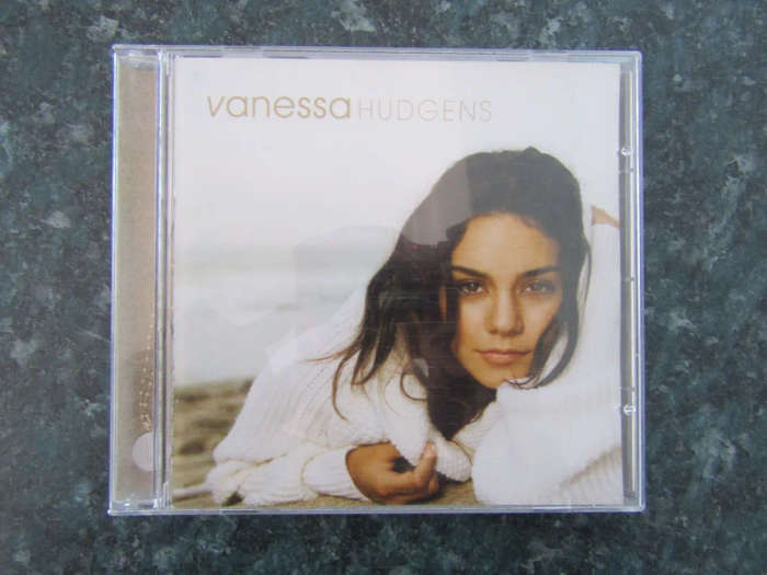 Vanessa Hudgens  V (CD)