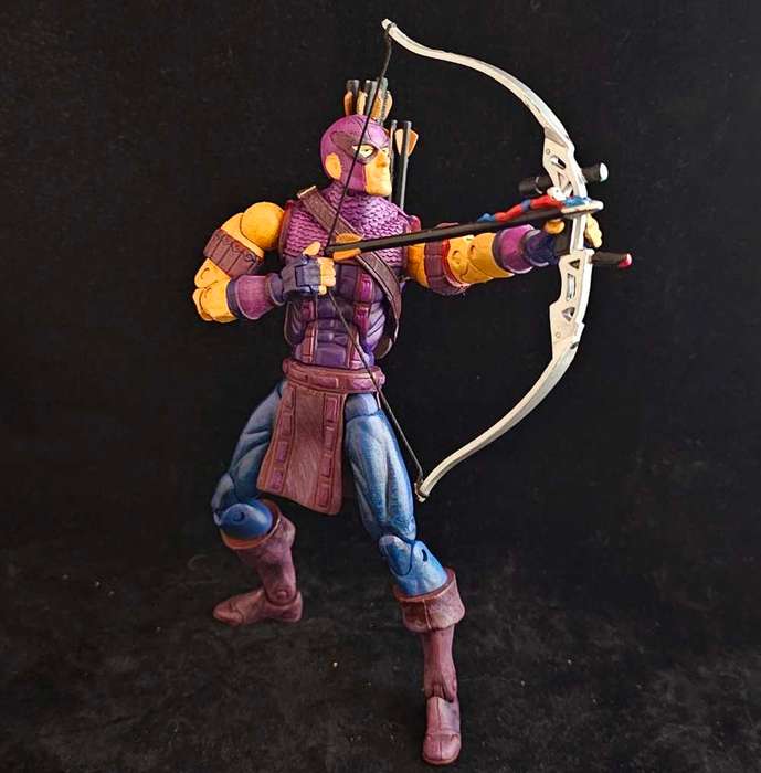 ToyBiz Marvel Legends Hawkeye